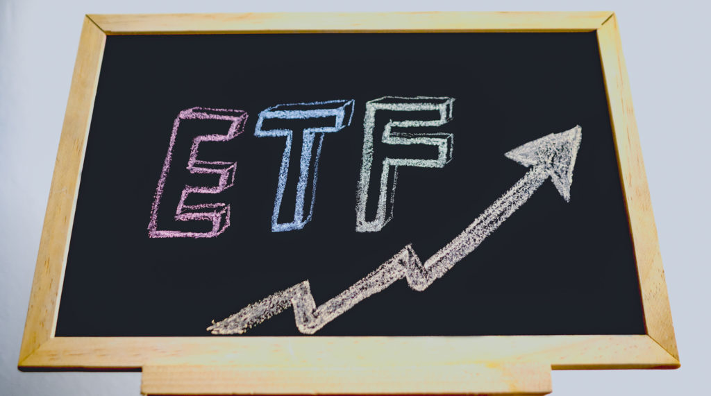 2 top ETFs I’d buy with $2,000