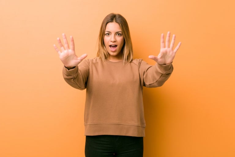 image showing female investor with 10 fingers to the camera